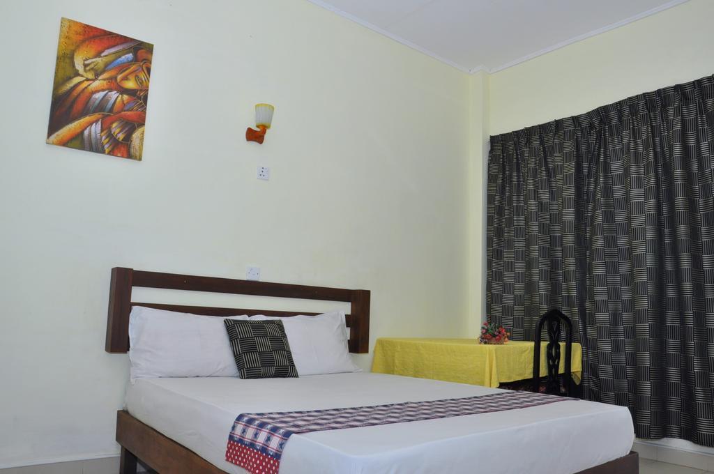 Blumarine Guest House Negombo Værelse billede
